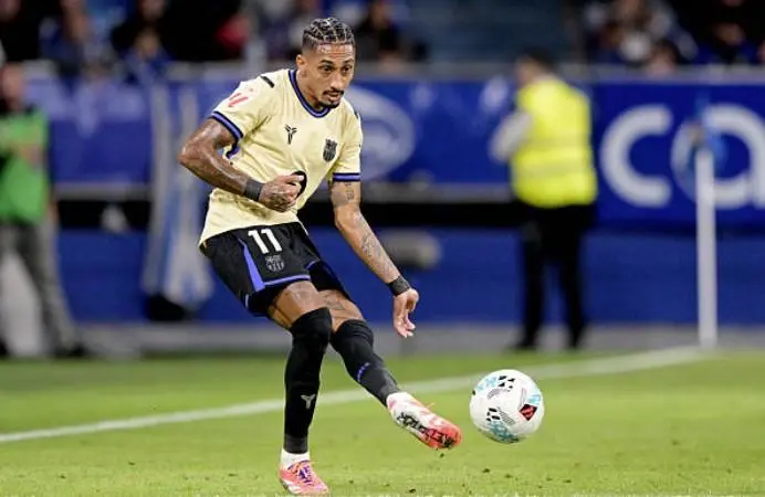 拉菲尼亚本场贡献4次关键传球,3射1正,15次丢失球权