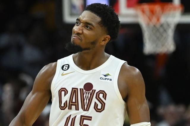 开云-骑士双枪仍需磨合！米切尔凶猛 加兰不够稳