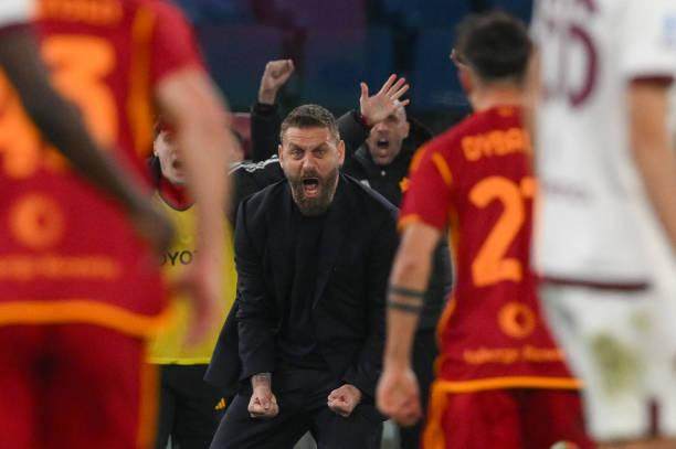 1710040346376038078.jpg 卡佩罗:德罗西是聪明的一个,罗马应该让他转正