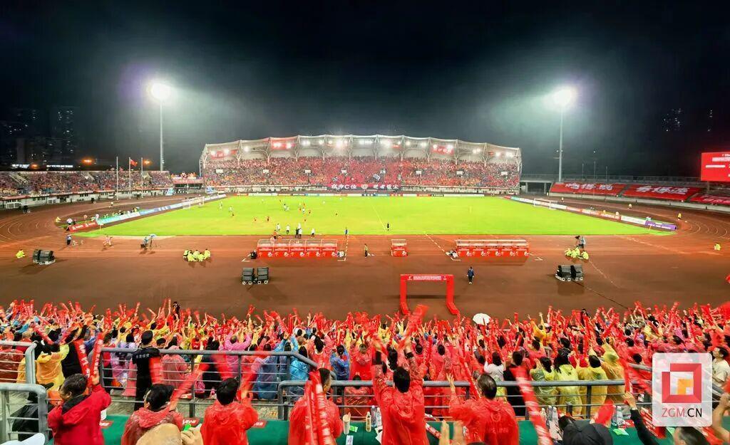 开云下载-鏖战在即，自贡队何以笑傲川超？快来聊聊——