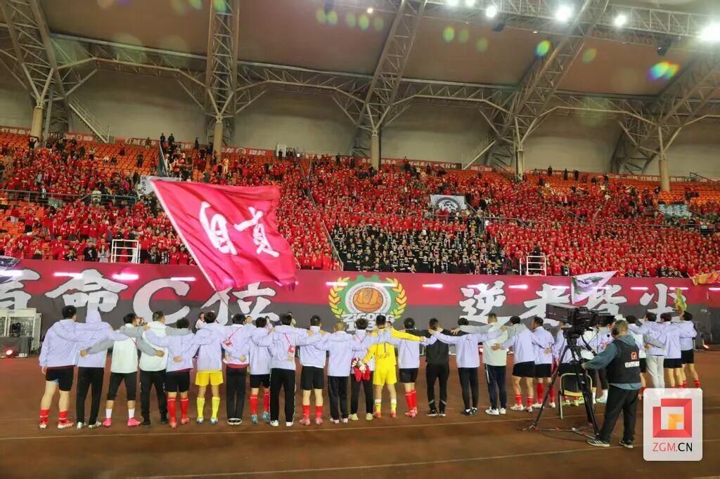 开云下载-鏖战在即，自贡队何以笑傲川超？快来聊聊——