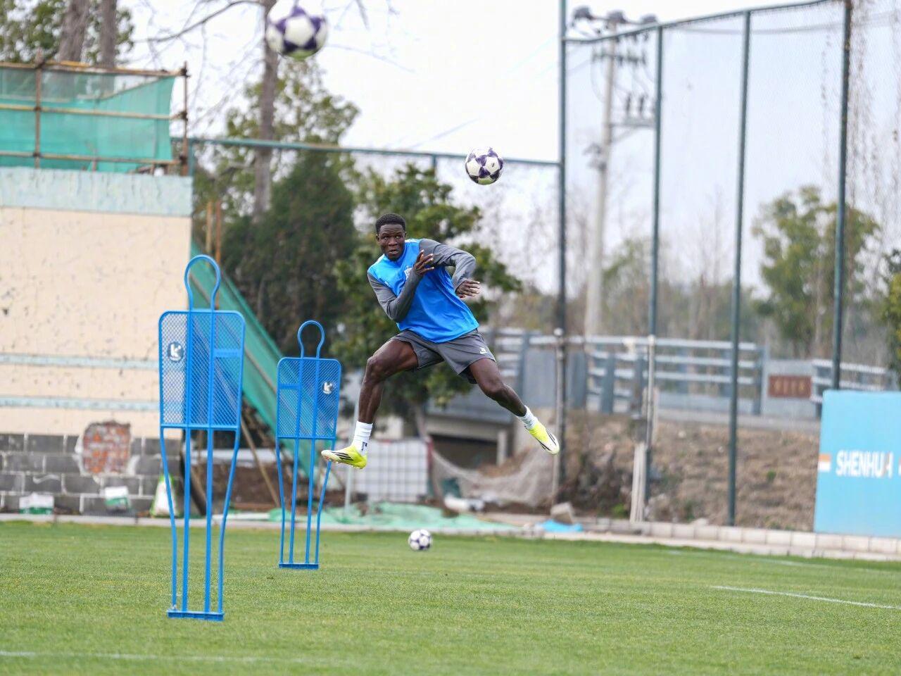 申花再遭伤病打击！盖伊拉伤未随队出征，战浙江队将仅有3外援