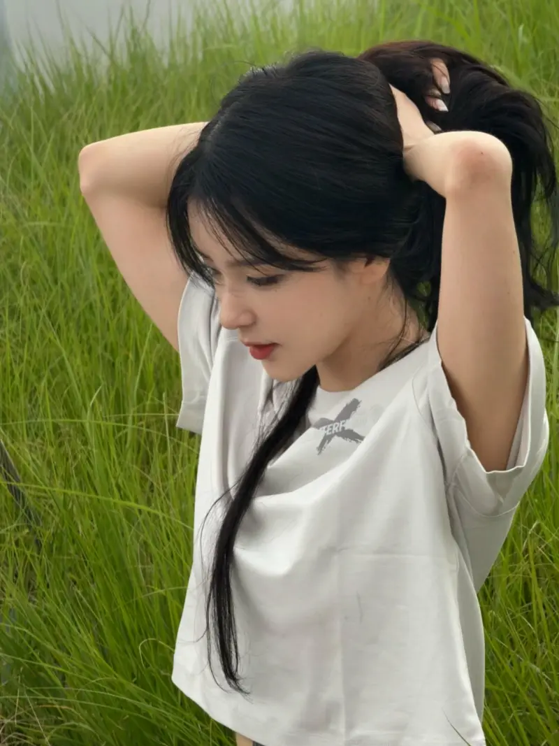 kaiyun-LPL官方解说Rita分享照片：速两张